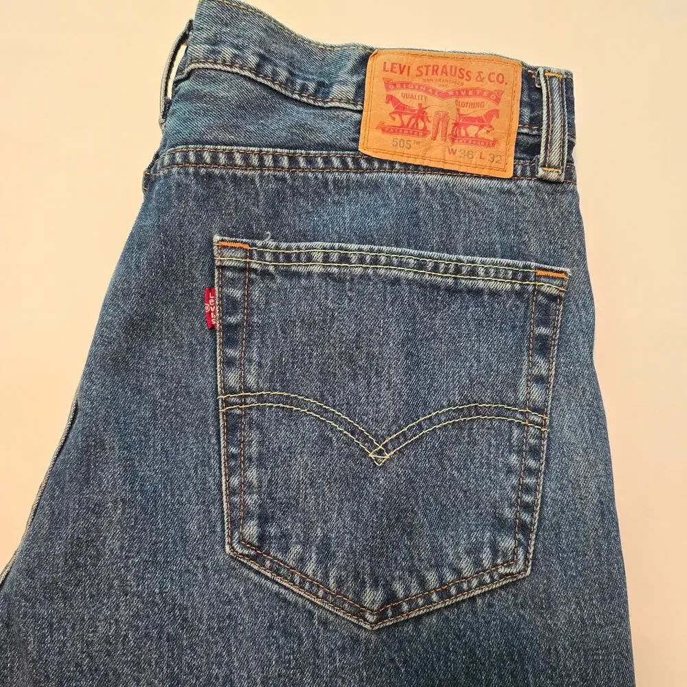 Levis 505 Jeans Mens Size 36 x 32 Blue Straight Leg Medium Wash Normcore Classic
